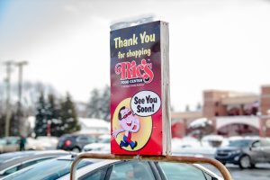 ric's food center sign