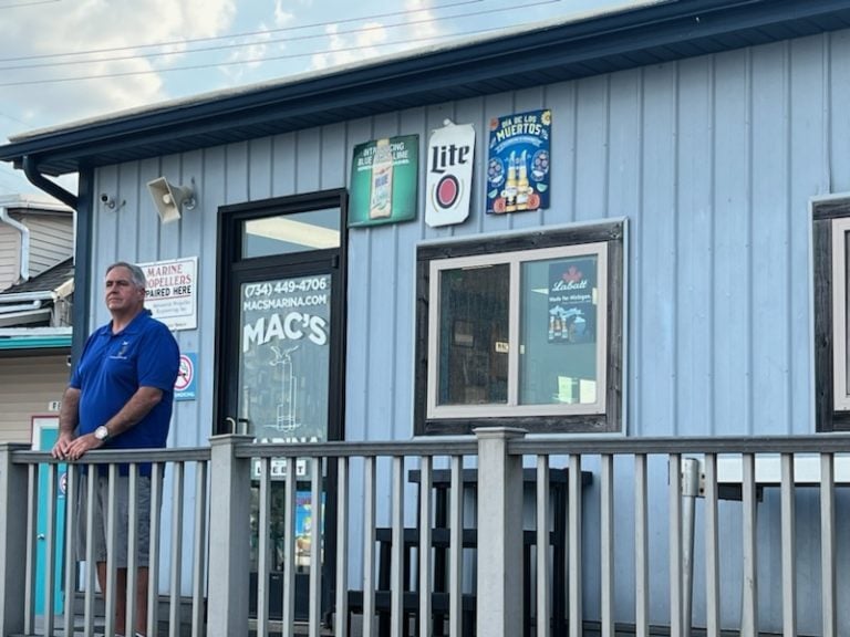Macs Marina