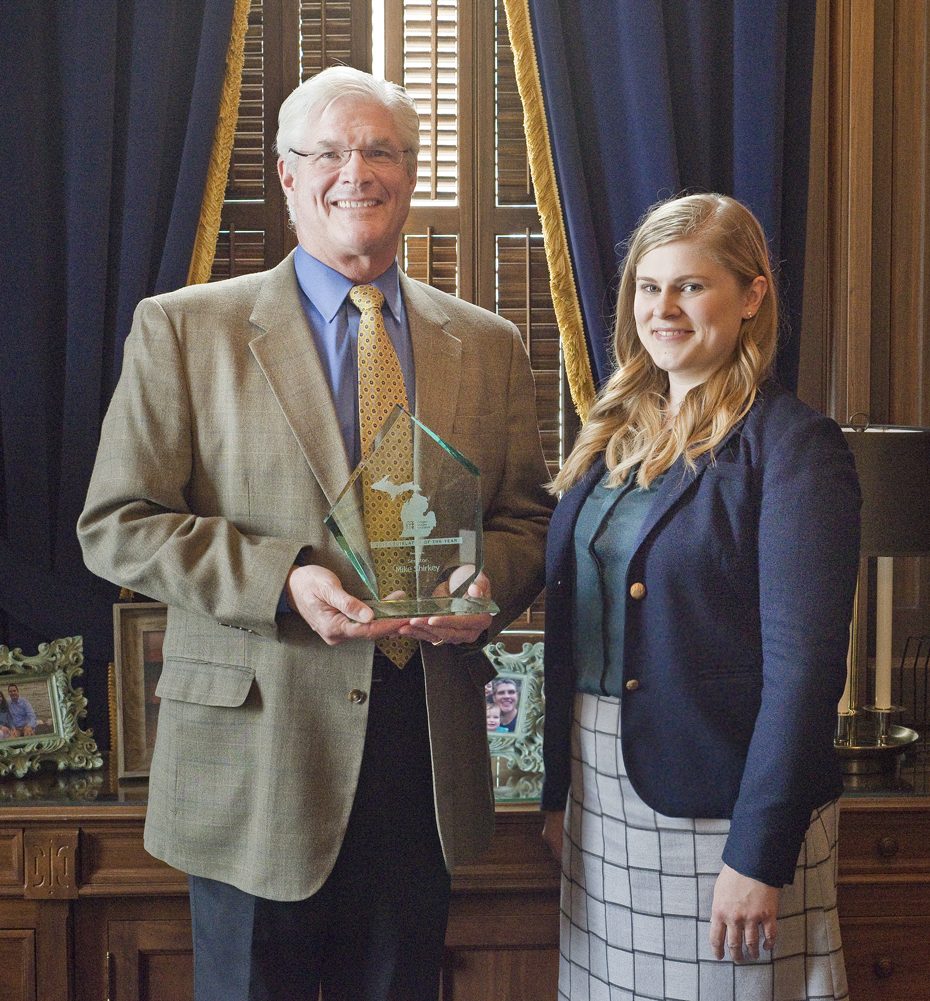 Amy Drumm presents Senate Majority Leader Mike Shirkey with the 2018 Legislator of the Year award. (Photo by Patrick D. Kerwin)