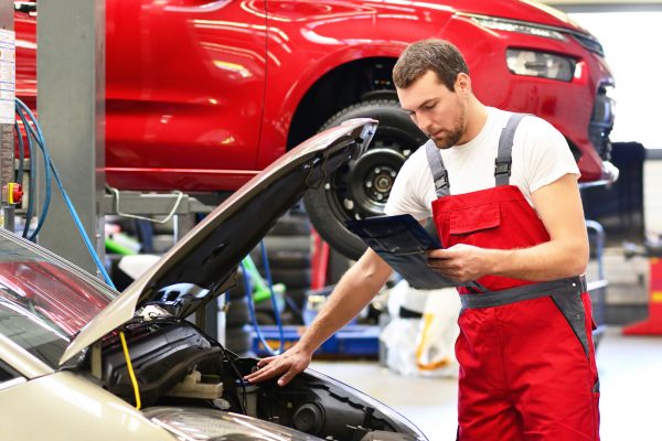 Mechanic in vehicle service shop